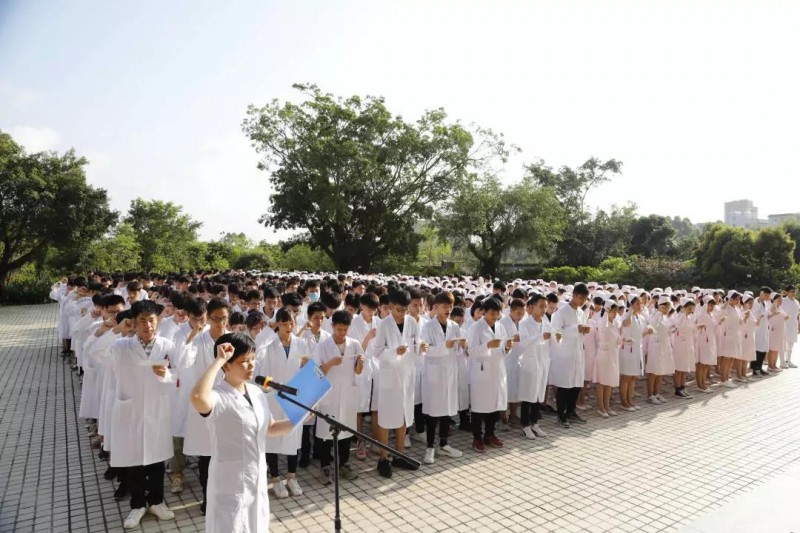 湛江中醫(yī)學(xué)校2019年報名條件、招生要求、招生對象